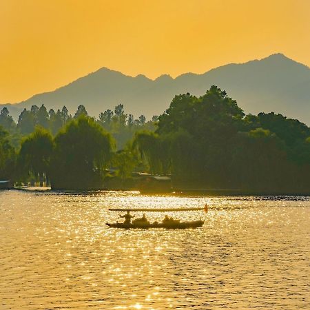 הנגז'ו Nost Algia S Hotel In The West Lake Scenic Area-,Lingyin Temple, Leifeng Tower, Children'S Playground, Free Night Snack, Free Laundry, English Communication Well, Free Travel Advice מראה חיצוני תמונה